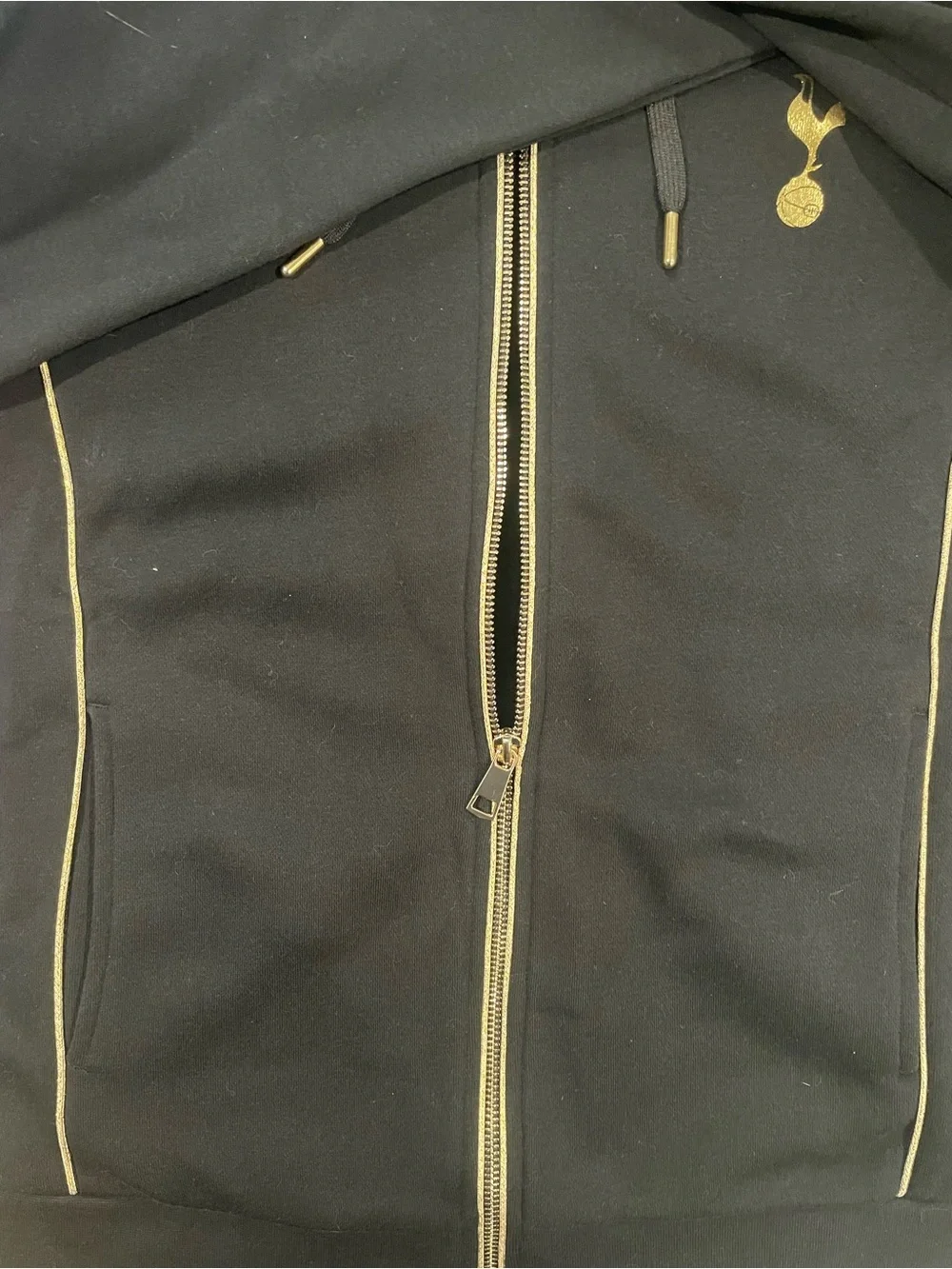 Tottenham Hotspur Women’s Black Hoodie with Gold Details. Fits UK 18 NWT ⚽️ 🐓